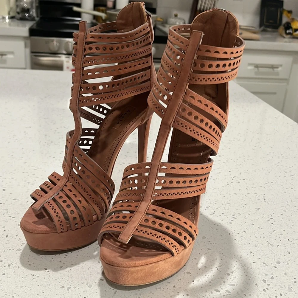 Alaia size 36.5 pink nude laser cut suede strap 4 inch never worn pumps